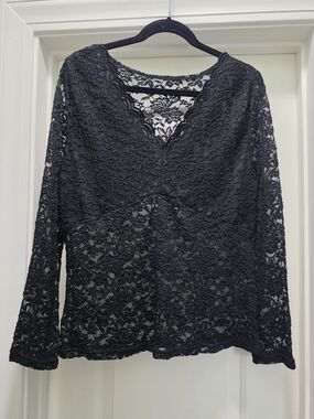Black Lace Long Sleeve V-Neck Top